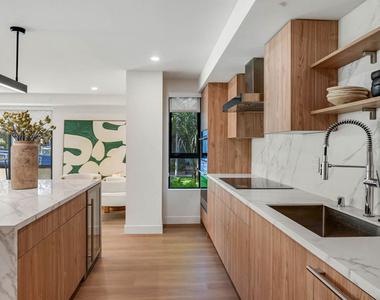 350 N Palm Drive - Photo Thumbnail 6
