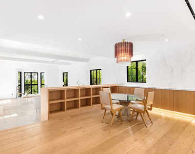 1001 Hanover Drive - Photo Thumbnail 10