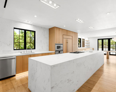 1001 Hanover Drive - Photo Thumbnail 13