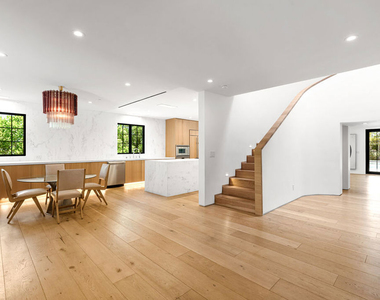 1001 Hanover Drive - Photo Thumbnail 4