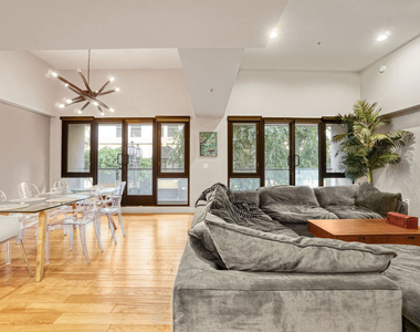 460 S Spring Street - Photo Thumbnail 14