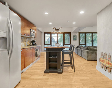 460 S Spring Street - Photo Thumbnail 17