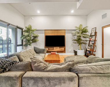 460 S Spring Street - Photo Thumbnail 5