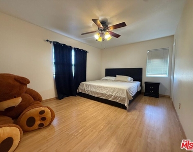 719 W Avenue Q10 - Photo Thumbnail 15