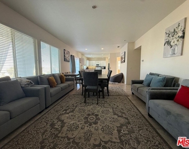 719 W Avenue Q10 - Photo Thumbnail 8