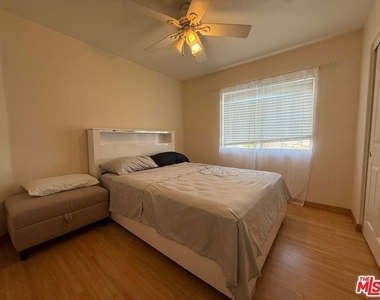 719 W Avenue Q10 - Photo Thumbnail 13