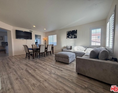 719 W Avenue Q10 - Photo Thumbnail 1