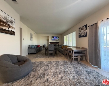 719 W Avenue Q10 - Photo Thumbnail 7