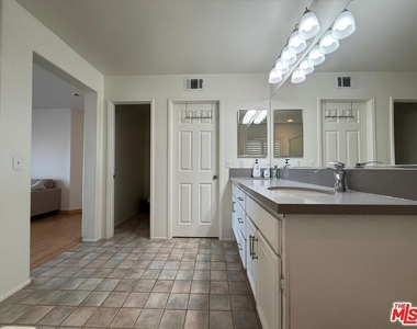 719 W Avenue Q10 - Photo Thumbnail 23