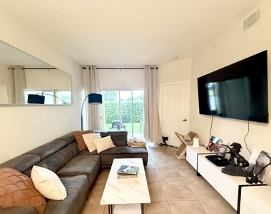 2100 Greenview Shores Boulevard - Photo Thumbnail 3