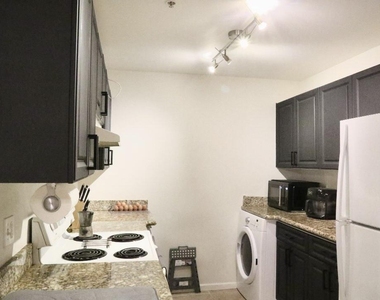 2100 Greenview Shores Boulevard - Photo Thumbnail 5