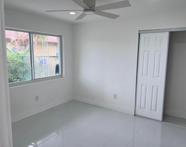 1015 S K Street - Photo Thumbnail 7