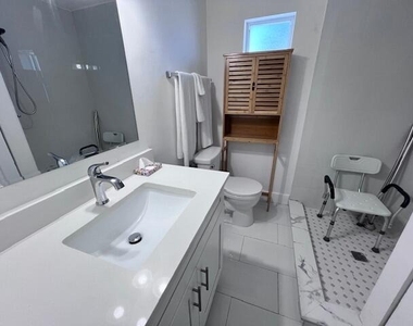 1015 S K Street - Photo Thumbnail 12