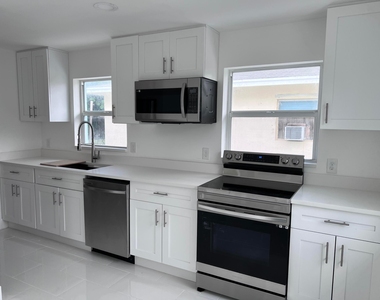 1015 S K Street - Photo Thumbnail 2