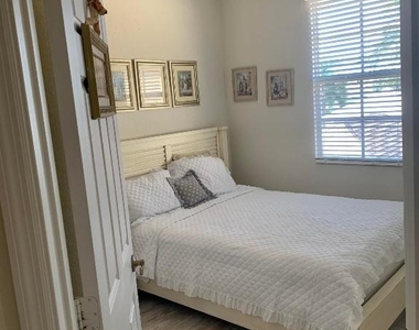 188 W Thatch Palm Circle - Photo Thumbnail 8