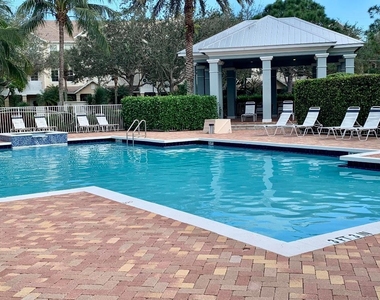 188 W Thatch Palm Circle - Photo Thumbnail 7