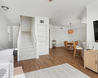 2044 Alta Meadows Lane - Photo Thumbnail 6