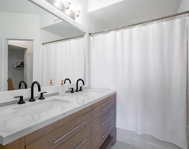 2044 Alta Meadows Lane - Photo Thumbnail 22