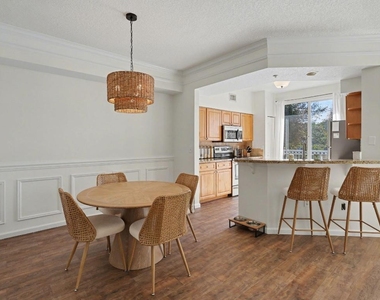 2044 Alta Meadows Lane - Photo Thumbnail 8