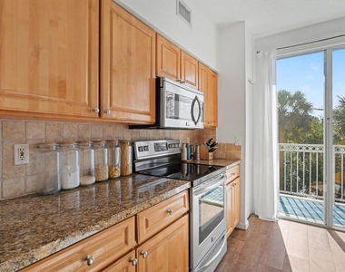 2044 Alta Meadows Lane - Photo Thumbnail 10