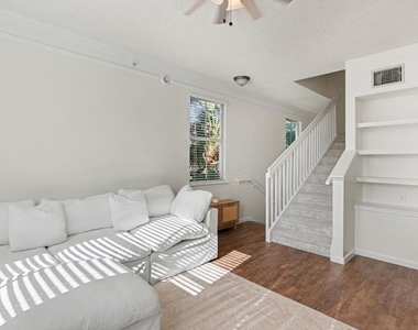 2044 Alta Meadows Lane - Photo Thumbnail 14