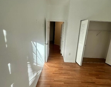 220 Crestwood Circle - Photo Thumbnail 12