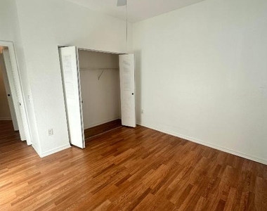 220 Crestwood Circle - Photo Thumbnail 11