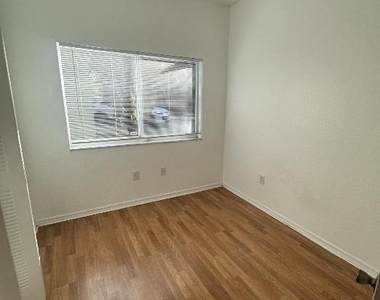 220 Crestwood Circle - Photo Thumbnail 16
