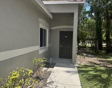 220 Crestwood Circle - Photo Thumbnail 26