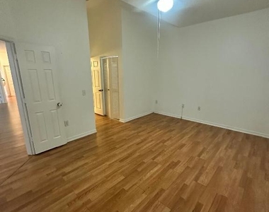 220 Crestwood Circle - Photo Thumbnail 2