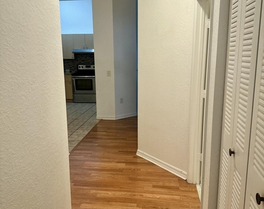 220 Crestwood Circle - Photo Thumbnail 20