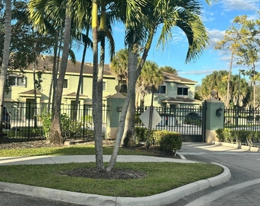 220 Crestwood Circle - Photo Thumbnail 18