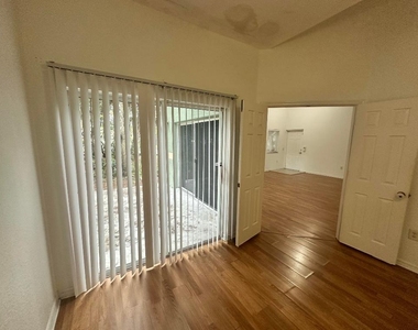 220 Crestwood Circle - Photo Thumbnail 4