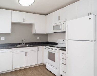 650 W. Broadway - Photo Thumbnail 4
