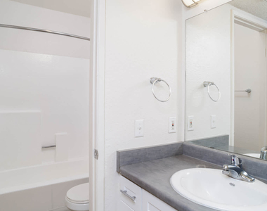 650 W. Broadway - Photo Thumbnail 10