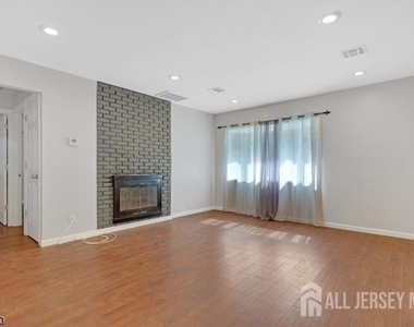 67 Woodland Avenue - Photo Thumbnail 9