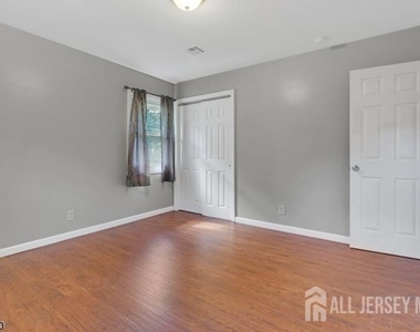 67 Woodland Avenue - Photo Thumbnail 5
