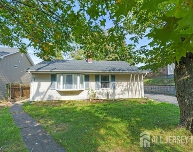 67 Woodland Avenue - Photo Thumbnail 11