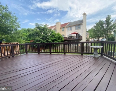8013 Hilliard Drive - Photo Thumbnail 4