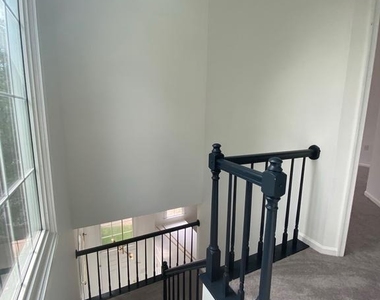 8013 Hilliard Drive - Photo Thumbnail 13
