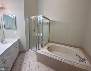 8013 Hilliard Drive - Photo Thumbnail 9