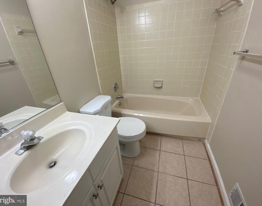 8013 Hilliard Drive - Photo Thumbnail 12