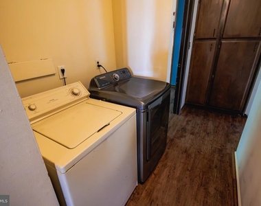 213 Laurel Avenue - Photo Thumbnail 17