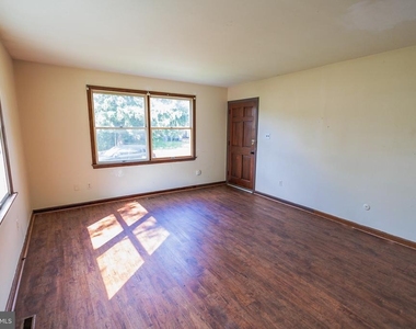 213 Laurel Avenue - Photo Thumbnail 9