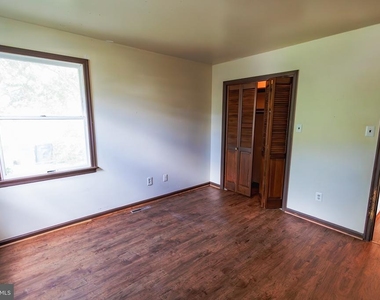 213 Laurel Avenue - Photo Thumbnail 11
