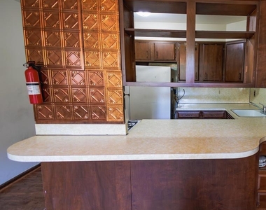 213 Laurel Avenue - Photo Thumbnail 5