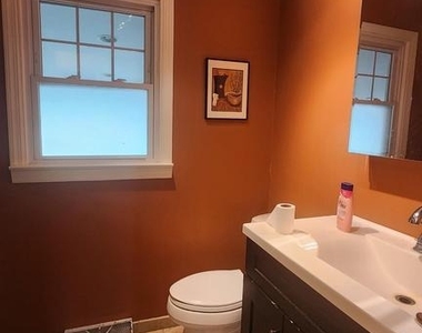 804 Carpenter Street - Photo Thumbnail 8