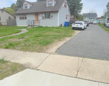 804 Carpenter Street - Photo Thumbnail 1