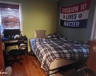 804 Carpenter Street - Photo Thumbnail 7