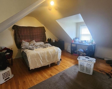 804 Carpenter Street - Photo Thumbnail 10